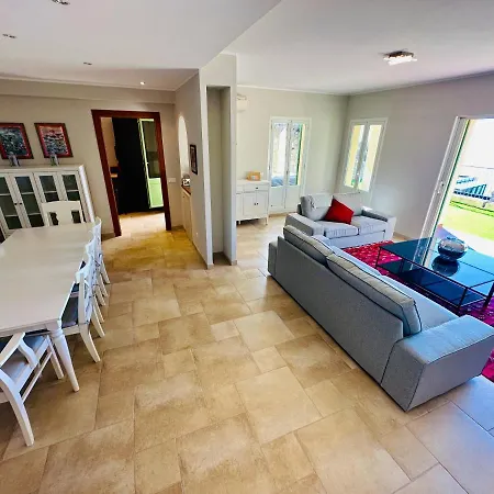 Holiday home Maison Vue Mer Sur Mer *