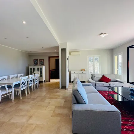 Holiday home Maison Vue Mer Sur Mer *